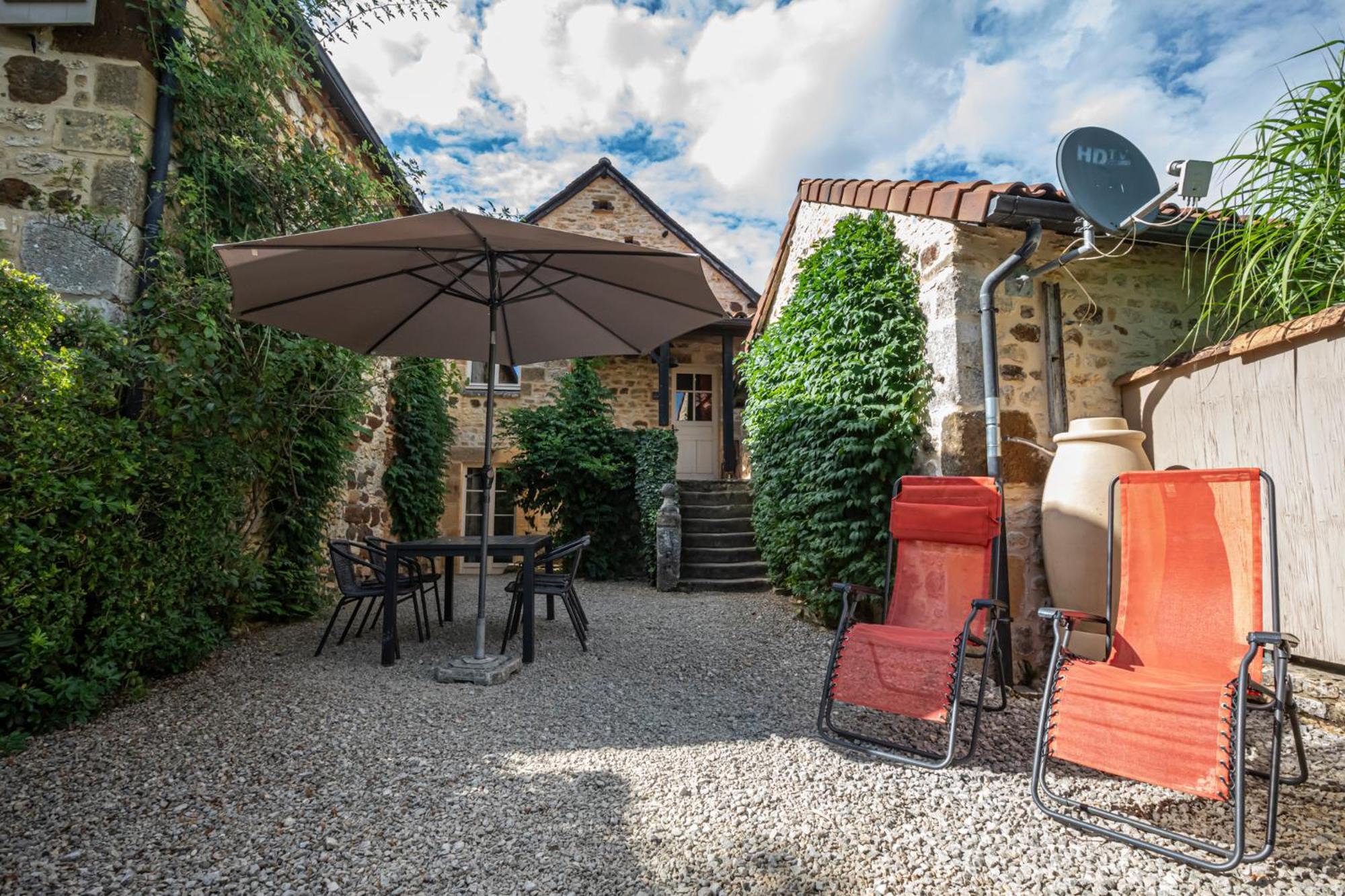 Les Bernardies Simeyrols Habitación foto